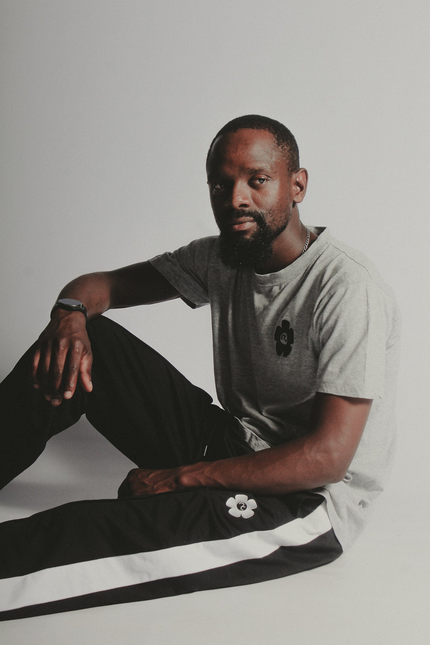 Relaxed track pants & t-shirt