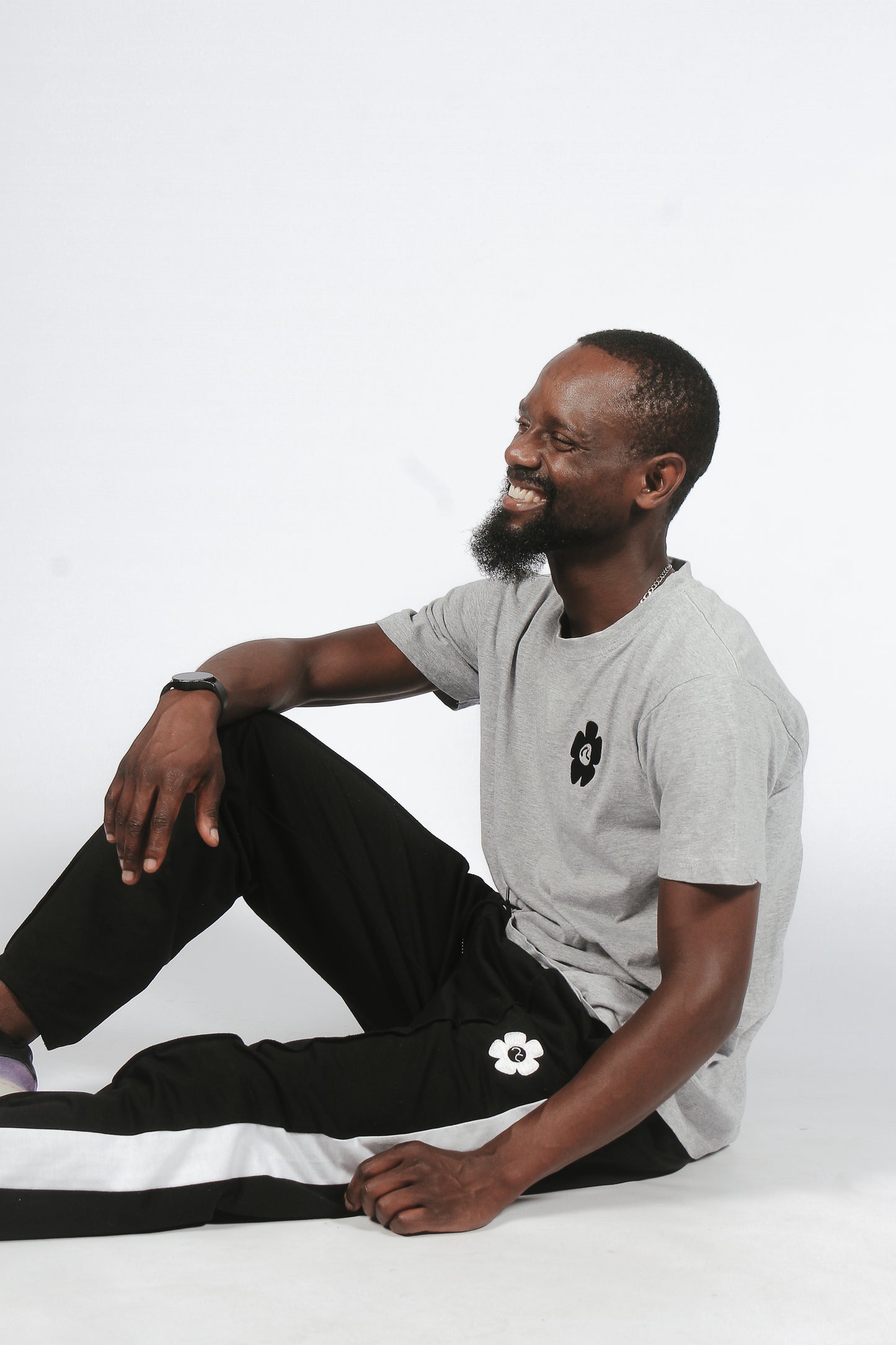 Relaxed track pants & t-shirt