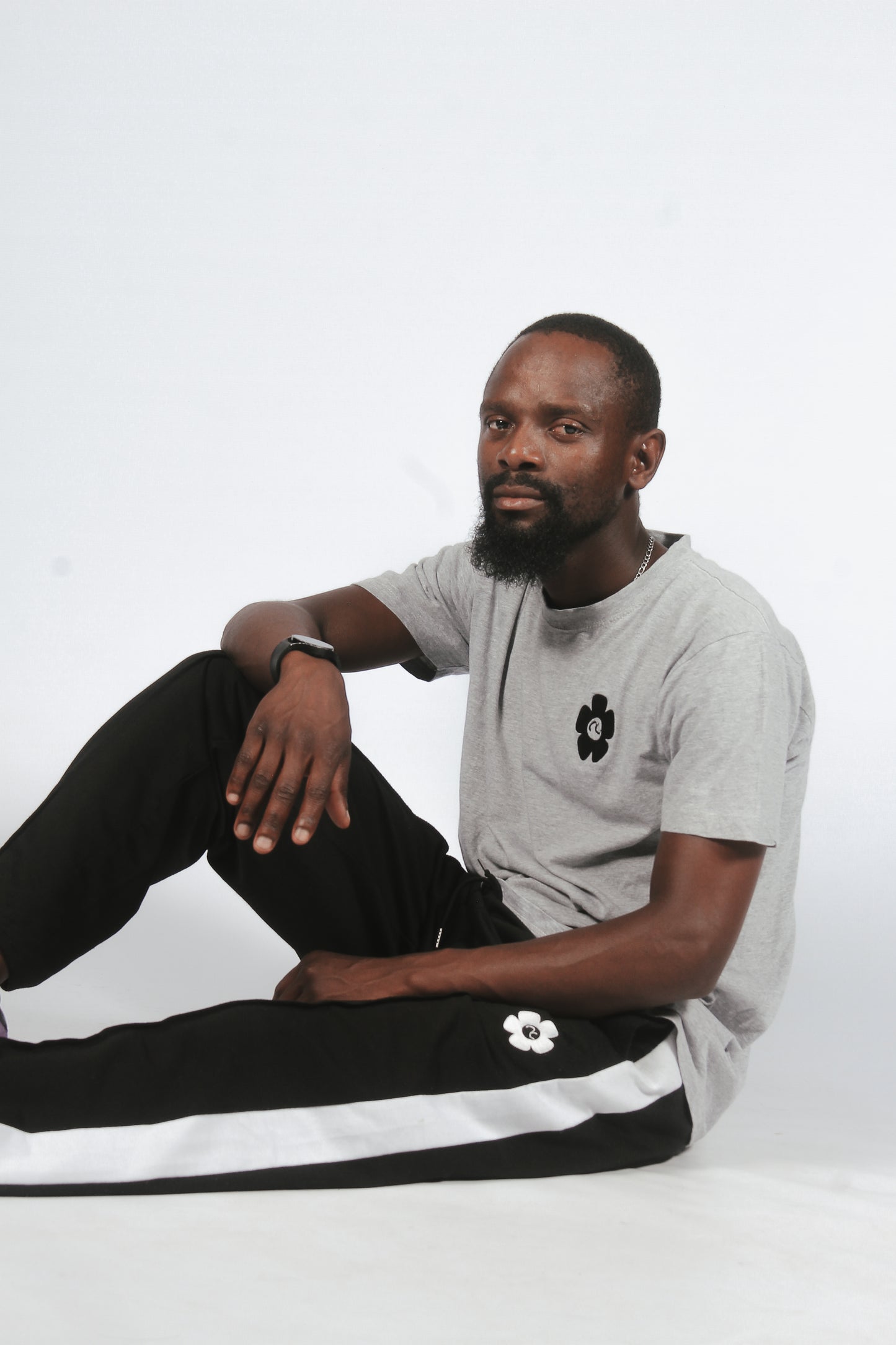 Relaxed track pants & t-shirt